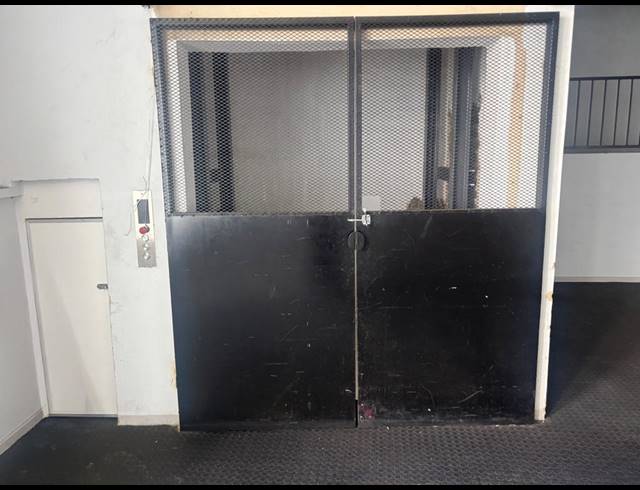 230M² BUILDING TO LET IN SAVOY ESTATE